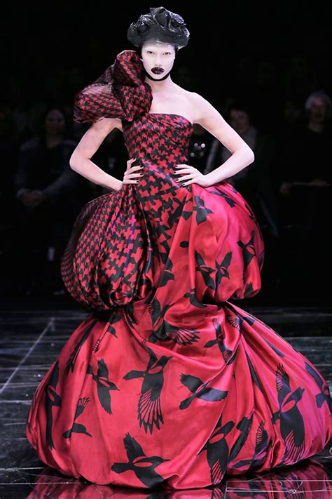 gucci x alexander mcqueen|why is alexander mcqueen famous.